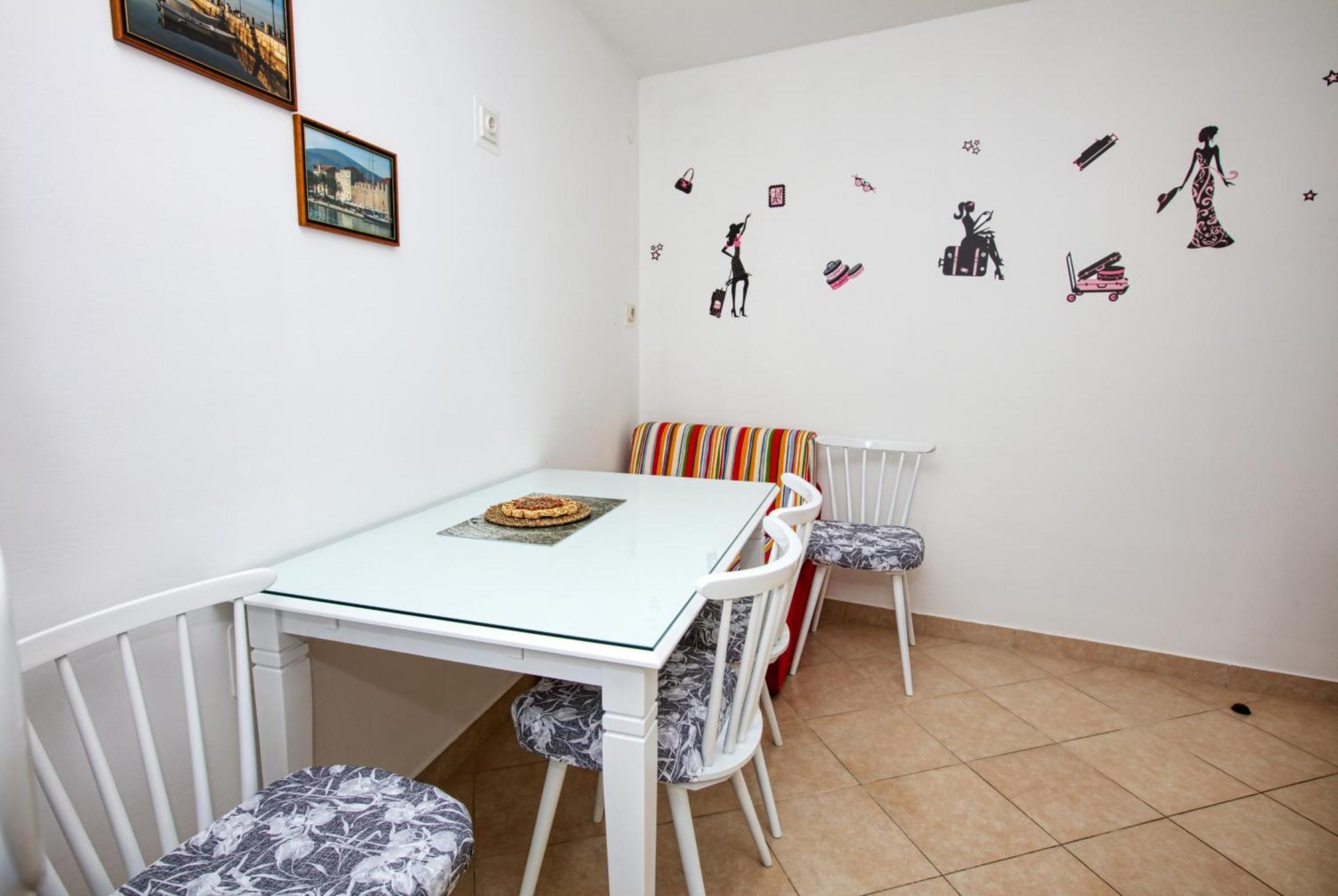 Family Friendly Seaside Apartments Brodarica, Sibenik - 4833 Brodarica  Værelse billede