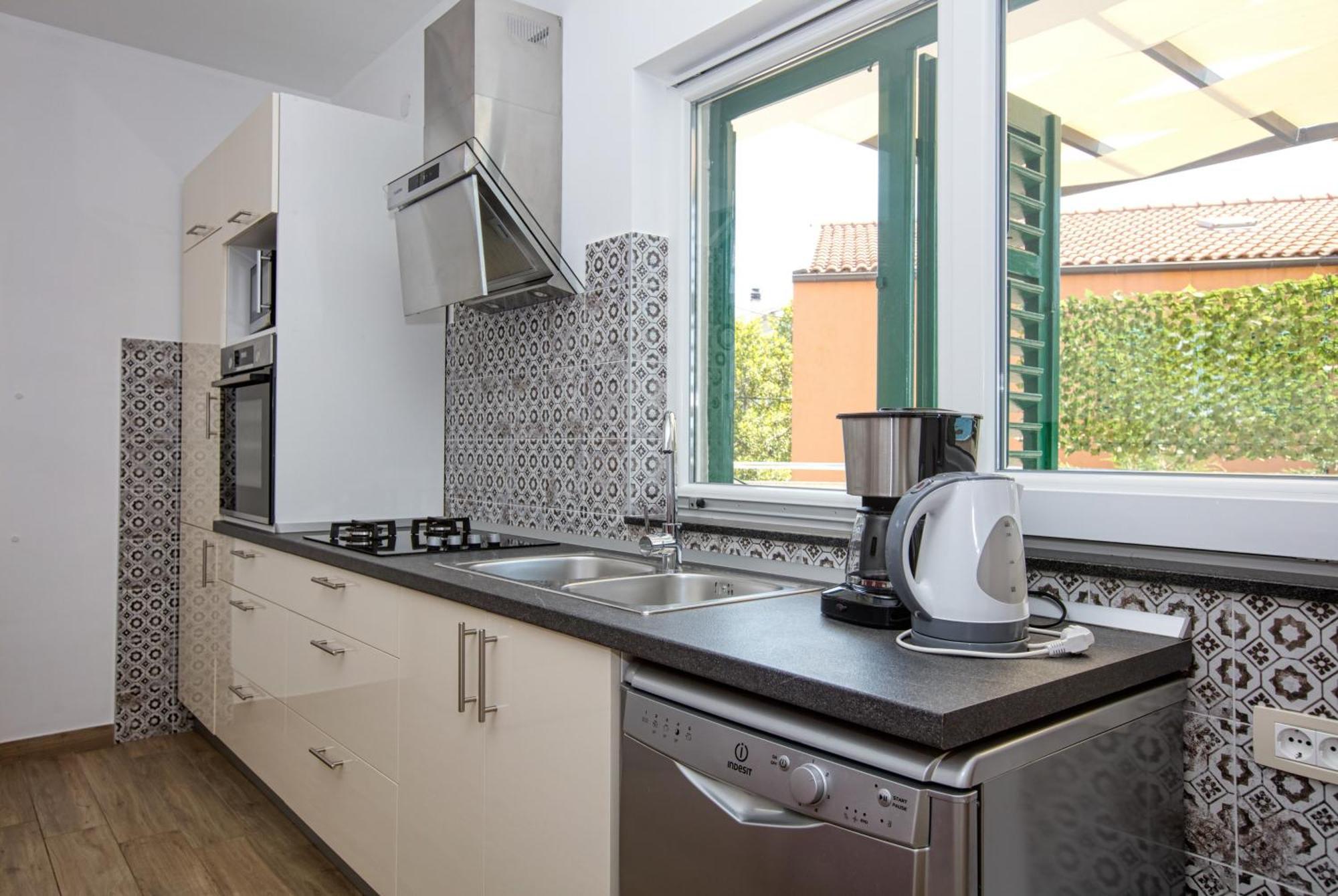 Family Friendly Seaside Apartments Brodarica, Sibenik - 4833 Brodarica  Værelse billede