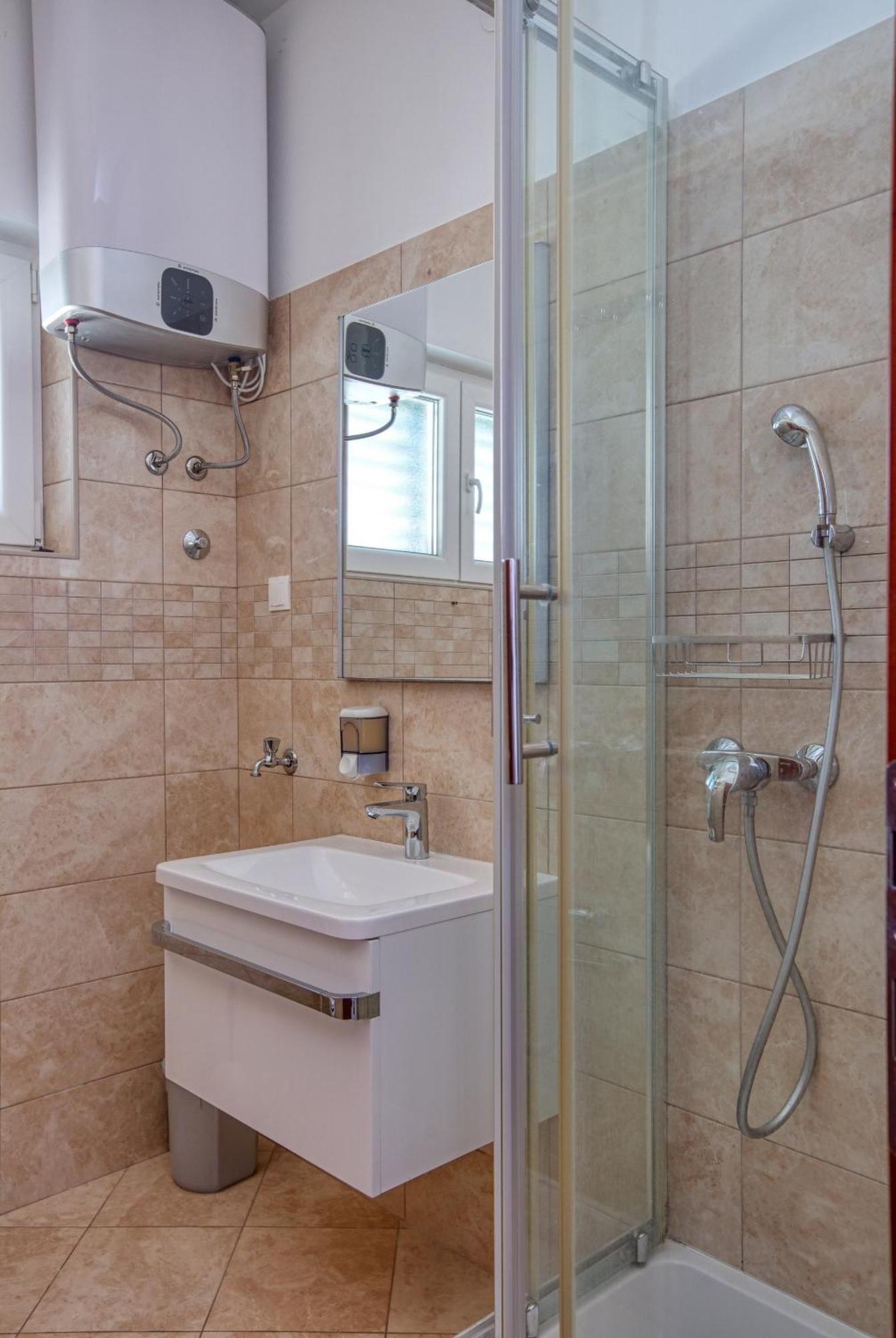 Family Friendly Seaside Apartments Brodarica, Sibenik - 4833 Brodarica  Værelse billede