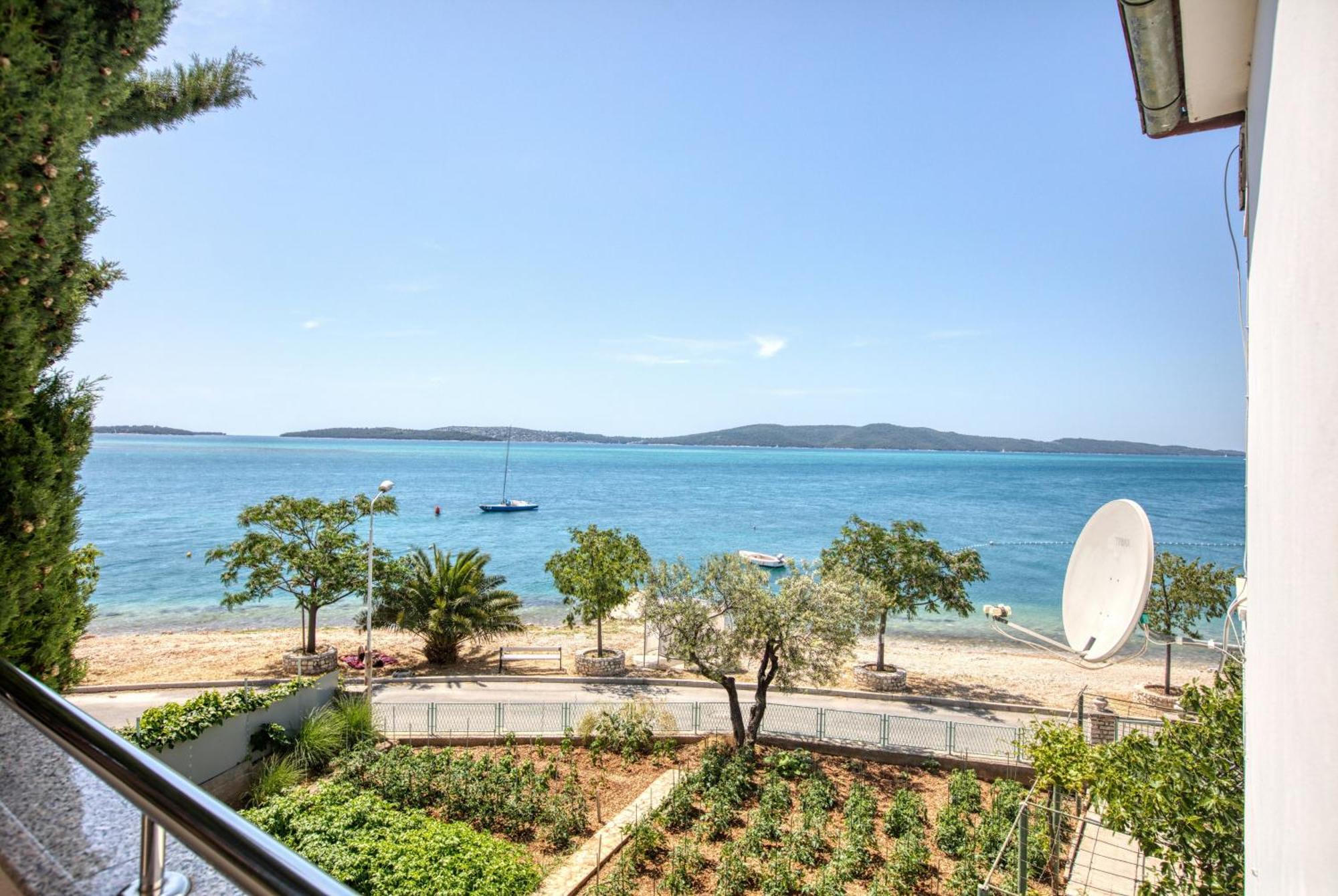 Family Friendly Seaside Apartments Brodarica, Sibenik - 4833 Brodarica  Eksteriør billede